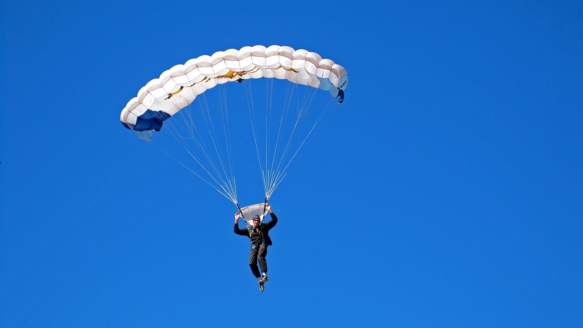 罗马诺独家，孔帕尼点头认可 拜仁锁定富勒姆铁腰帕利尼亚为夏窗首要目标